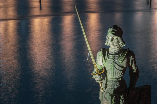 Statue of Knight Bruncvik on Charles Bridge at night