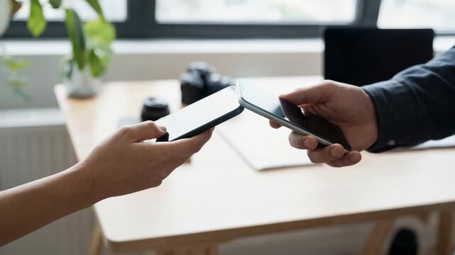 Peer to peer NFC transfer peer nfc transfer smartphone mobile payment