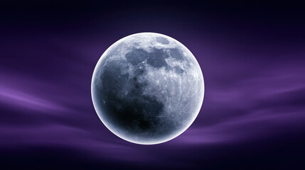Naklejka premium Full moon glowing with silver light against dark purple blue sky, creating dramatic celestial scene with visible crater detail and atmospheric cloud streak