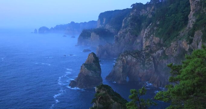 第二展望台から夜明けの北山崎の断崖