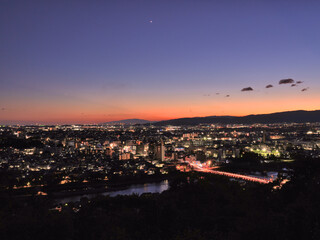 Fototapeta premium 宇治の街並みの夜景