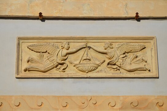 the famous Conversation Club, also located in Piazza Duomo in Ragusa Ibla