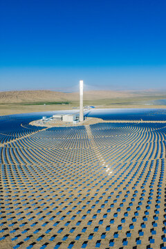 Molten salt tower solar thermal power plant, new energy, super mirror power plant, prism tower