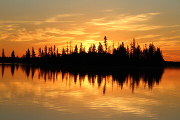 Fototapeta premium Warm Island Sunset, Elk Island National Park, Alberta