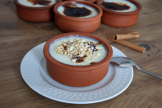 fırın s&uuml;tla&ccedil; baked rice pudding turkish milky dessert sutlac in casserole