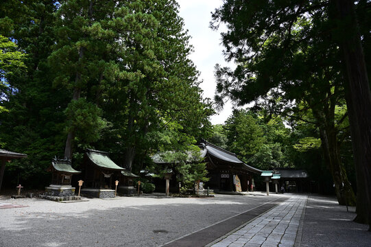 雄山神社岩峅前立社壇