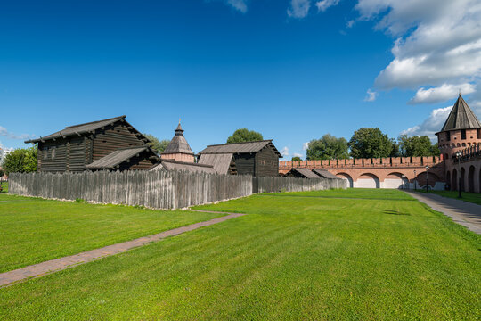 Exploring the historic charm of tula kremlin museum in tula russia under a brilliant blue sky