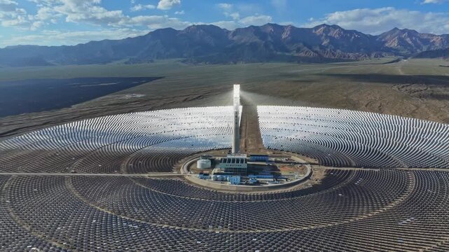 Molten salt tower solar thermal power plant, new energy, super mirror power plant, prism tower
