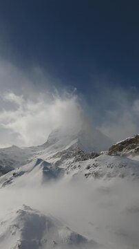 スイスアルプス、雪雲に包まれるマッターホルンの尖峰を空撮（Matterhorn Swiss Alps Aerial 4K）