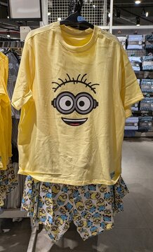 Pijama con camiseta de manga corta con pantalones cortos con la cara de un minion en tienda Primark de Madrid, Espa&ntilde;a, 10 de junio de 2026