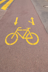 Obraz premium Symbol of a bicycle on a bike path in the city. Bicycle, street, mobility, traffic safety, traffic, city, symbol, sign, infographic, direction, arrow symbol.