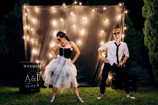 A dance of a young, unusual, freaky newlywed couple against