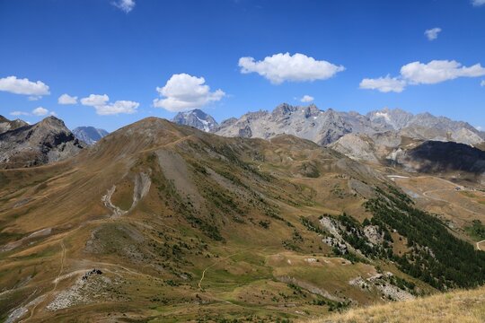 Le Mont Pelvoux (3943m) depuis Serre Chevalier dans le Massif des Ecrins. Oisans - Hautes-Alpes