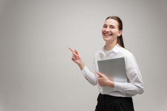 Bright smile and engaging gesture create an inviting atmosphere in a modern workspace