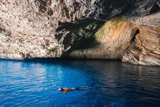Schnorcheln in einer H&ouml;hle vor Mallorca