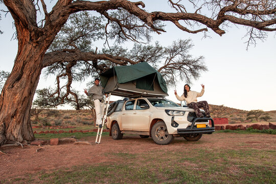 Couple on Namibia safari trip with rooftop tent
