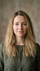 Obraz premium Woman with heat damaged hair. Portrait of female with dry frizzy long blonde hair showing split ends