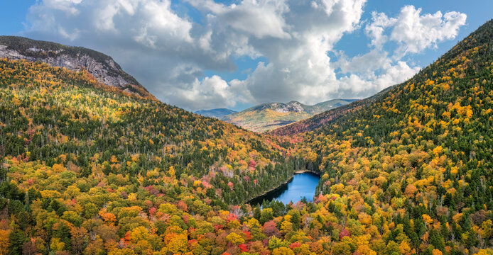 Greeley Ponds scenic area on the Kancamagus scenic highway in Autumn - New Hampshire	