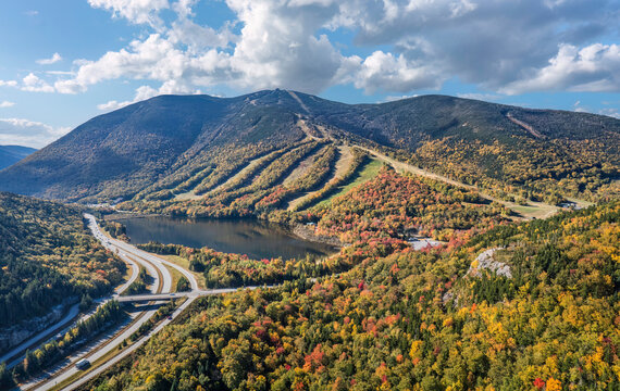 Autumn colors at the Franconia Notch and Artist's Bluff - New Hampshire - New England