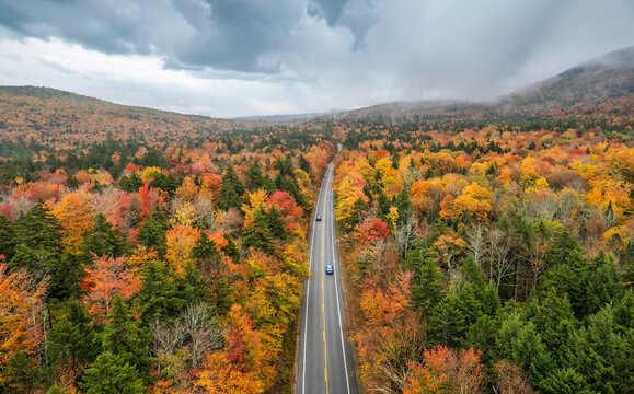 Autumn colors on the Kancamagus Highway - New England	