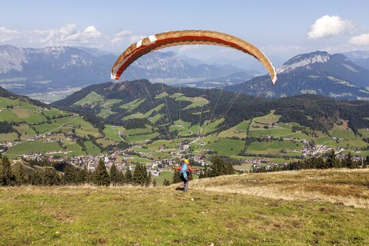 Paraglider, take-off, Alpbachtal, Wildsch&ouml;nau, Kitzb&uuml;hel Alps, Austria
