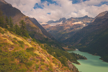 Obraz premium A picturesque landscape view of Lago de Place Moulin in the Aosta valley (Alps, Italy)