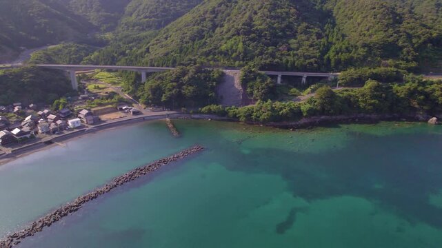 福井県小浜市田烏の海と山を左へ旋回しながら捉えたドローン空撮 / Drone aerial panning left over Tagarasu, Obama