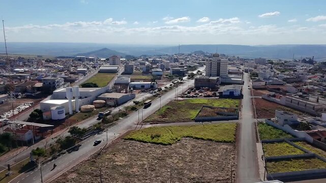 Vista a&eacute;rea da chegada a Cidade Rio Parana&iacute;ba, Minas Gerais