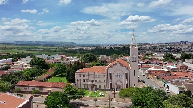 Vista a&eacute;rea da Par&oacute;quia Santa Terezinha do Menino Jesus (Igreja dos Capuchinhos) em Patos de Minas, Minas Gerais