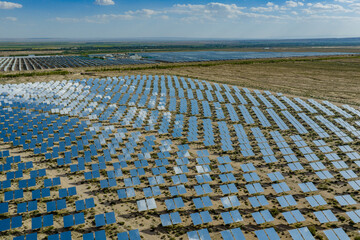 Fototapeta premium Molten salt tower solar thermal power plant, new energy, super mirror power plant, prism tower