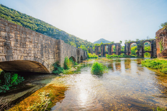 The ancient aqueduct that provided water to Nikopolis.