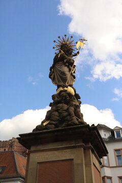Mariensaule statue in Heidelberg with castle ruins in the background