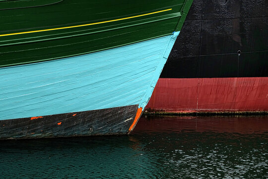coques de bateaux color&eacute;es