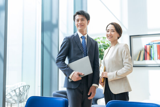 ビジネス　男性　女性