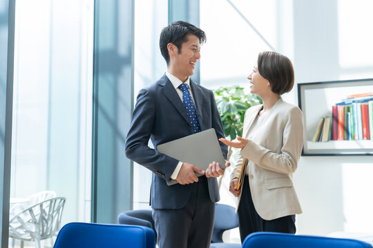 ビジネス　男性　女性