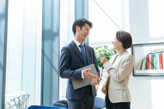 ビジネス　男性　女性