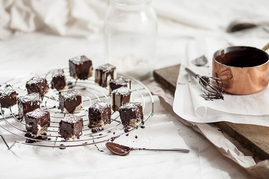 Preparation of vegan cheese cake bites with chocolate icing