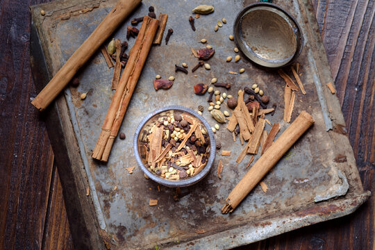 Spices for preparing gingerbread seasoning