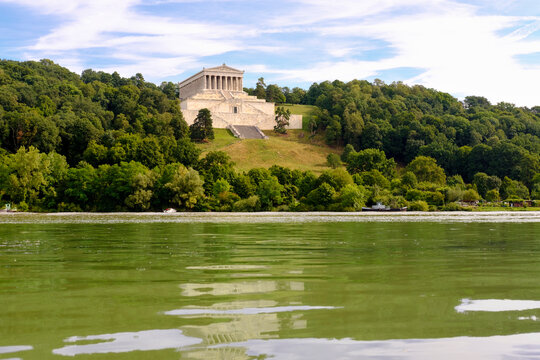 Germany, Donaustauf, view to Walhalla above Danube River