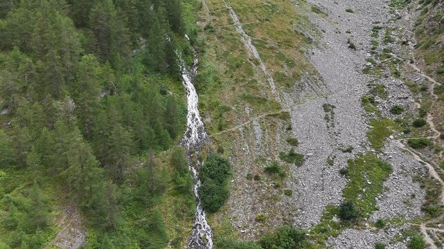 Le lac de la Douche &agrave; Le Mon&ecirc;tier-les-Bains