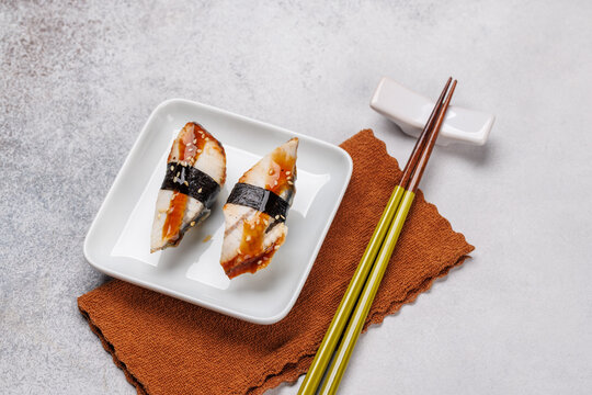 Eel sushi set