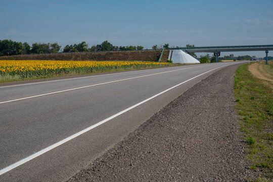 The old federal road M‑4 (a free alternative to the modern M‑4 &ldquo;Don&rdquo; highway), Russia