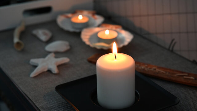 candele accese in un centro benessere