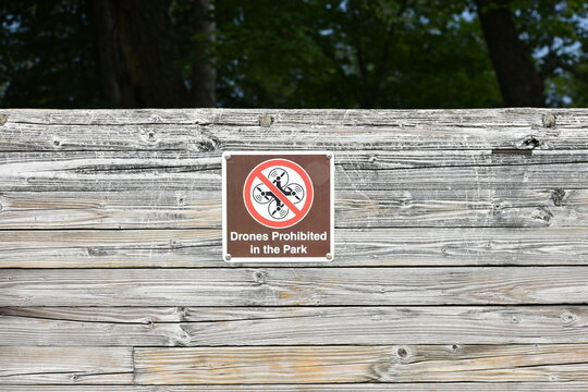 Drones ones prohibited in park sign