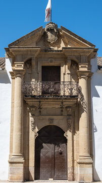 Puerta principal de la plaza de toros en la hermosa villa de Ronda, Andaluc&iacute;a, Espa&ntilde;a