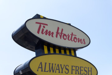 Naklejka premium novelty roadside pylon near Tim Hortons, a coffee shop chain, located here at 415 Danforth Rd (Scarborough) Toronto