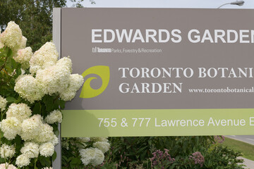 Naklejka premium sign at entrance to Edwards Gardens / Toronto Botanical Garden at 755 & 777 Lawrence Av E