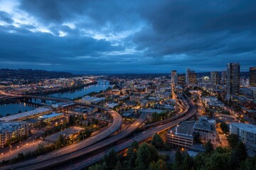 Fototapeta premium Portland Skyline at Dusk with Willamette River and Freeways