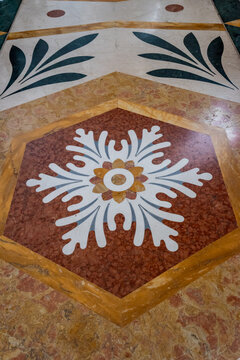 Particolare decorativo del pavimento del duomo di Pennabilli detto anche cattedrale di San Leone