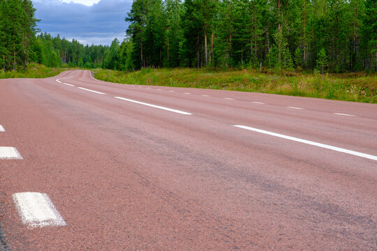 Strada di montagna asfaltata in Svezia